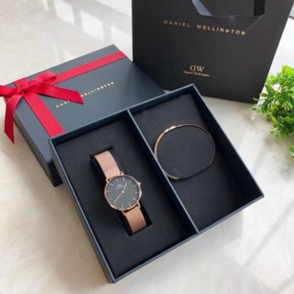 A set of authentic Daniel Wellington